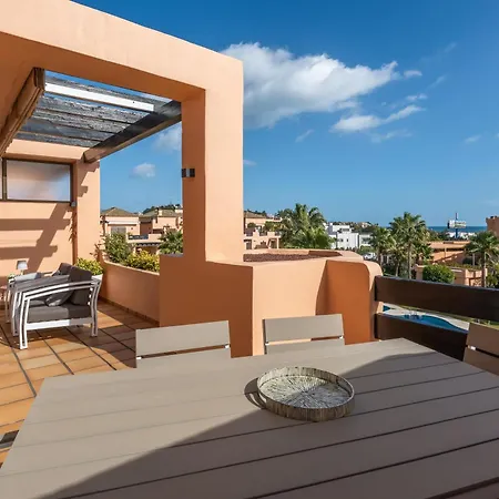 Face Avec Accès Au Padel Privé Belle Terrasse Et Grande Piscine