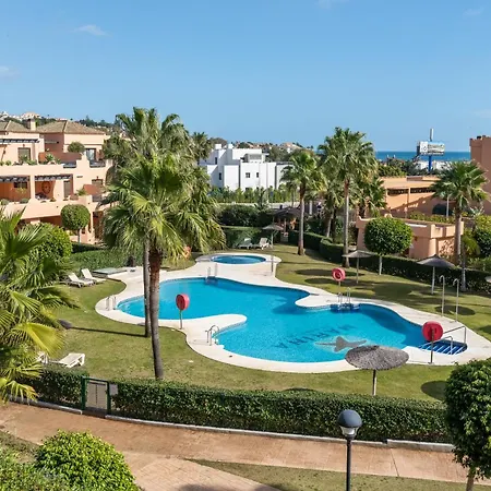 Face Avec Accès Au Padel Privé Belle Terrasse Et Grande Piscine